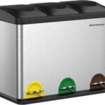 Edelstahl-Mülltrennsystem mit drei Eimern je 15 Liter. Der Treteimer ist silber, die Deckel schwarz